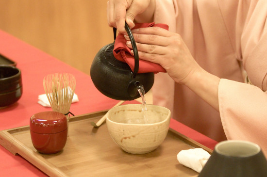 女人喝茶要行扣茶禮嗎，叩茶禮女士能用嗎？