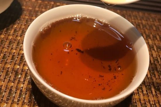 大紅袍第一泡要倒掉嗎，洗茶水需倒掉但第一泡出湯