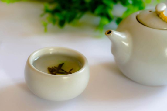 綠茶碧螺春怎么泡簡易步驟，沖泡碧螺春的十二步驟口訣