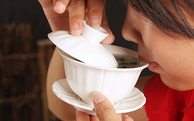 三才蓋碗的正確拿法，三才蓋碗抓碗法圖解