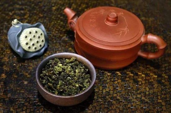 泡大紅袍、肉桂和水仙可以用一個(gè)紫砂壺嗎，可以摻一起沖泡么？