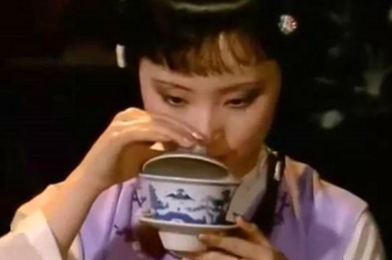 女士喝茶優(yōu)雅姿勢(shì)，女士正確喝茶姿勢(shì)禮儀