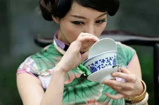 女士喝茶優(yōu)雅姿勢(shì)，女士正確喝茶姿勢(shì)禮儀