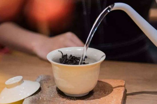 牛欄坑肉桂需不需要洗茶，武夷巖茶肉桂需要洗茶嗎？