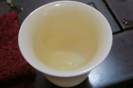 春茶上市白茶的好壞怎么區(qū)分，春白茶怎么分辨好不好？