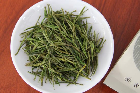 安吉白茶冷藏好還是冷凍好？這個需要根據(jù)存放時間來選擇