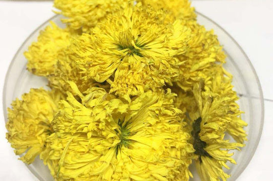 菊花茶大朵小朵有什么區(qū)別，菊花喝大朵還是小朵？