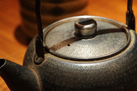 日本鐵壺怎么開壺，新鐵壺開壺方法