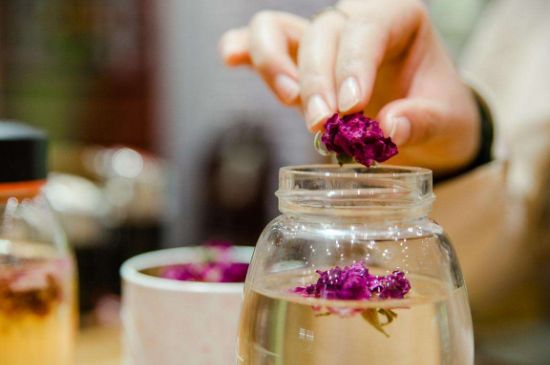 好玫瑰花茶多少錢一斤啊，玫瑰花茶價(jià)格多少錢合理？