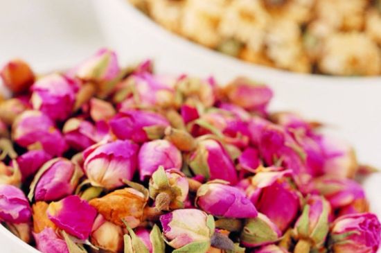 玫瑰花的最佳搭配，喝玫瑰花茶搭配什么喝好？