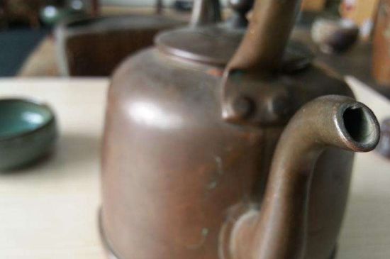 用銅壺?zé)惺裁唇?，銅壺煮水的兩大忌諱和好處