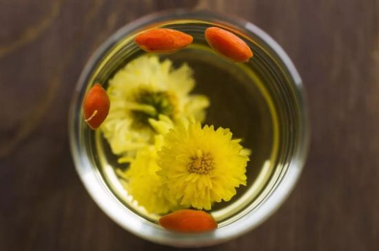 菊花茶的最佳搭配有哪幾樣，菊花茶和什么搭配喝效果好？