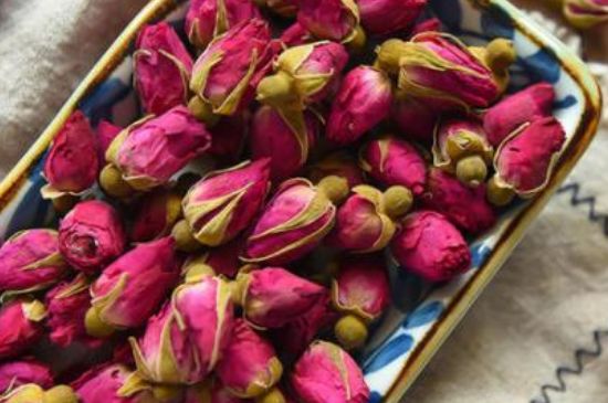 干玫瑰花泡水放幾顆，玫瑰花泡水一次放幾朵？