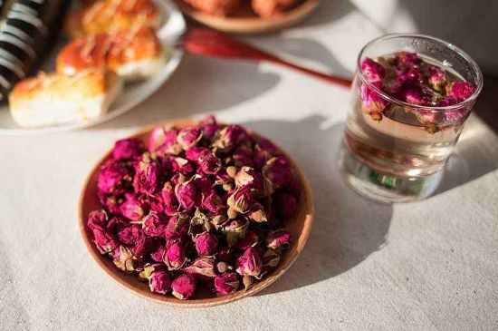 玫瑰花茶的功效與作用，堅持喝一個月玫瑰花茶會怎樣？