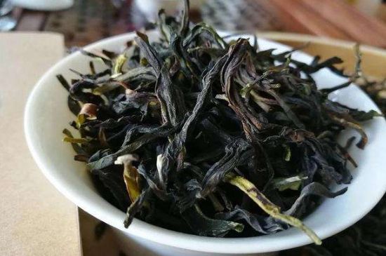 鴨屎香單叢雪片茶的特點(diǎn)，鳳凰雪片茶有什么特點(diǎn)？