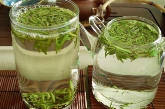 竹葉青和雀舌哪個貴，竹葉<a href=http://m.robertaspegne.com/fenlei/wulongcha/ target=_blank class=infotextkey>青茶</a>貴嗎？