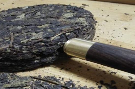 伏茶里的金花是黃曲霉素嗎，金花茯茶里的是什么菌