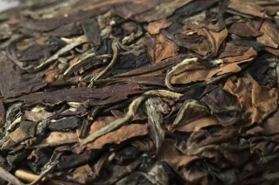 福鼎白茶要喝老的嗎，為什么喝白茶要喝老茶存新茶？