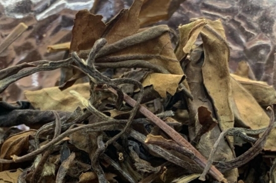 老白茶上火還是去火？夏季喝煮的老白茶會容易上火！