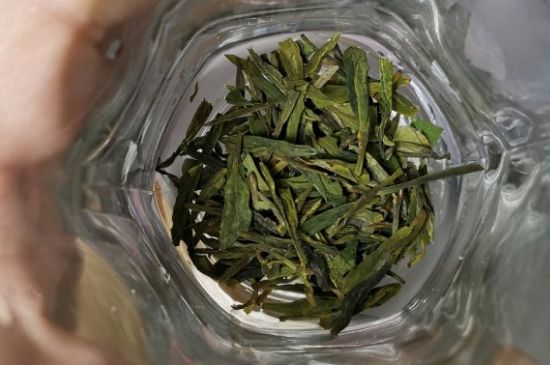 龍井茶放二年了能喝嗎，過期龍井茶的妙用！
