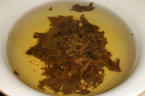 女人喝紅茶好還是喝普洱茶好，普洱茶和紅茶哪個(gè)適合女人喝