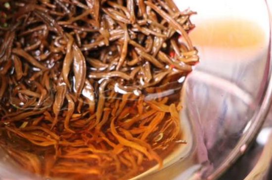 300塊錢的金駿眉能喝嗎，兩三百多金駿眉和一千多區(qū)別