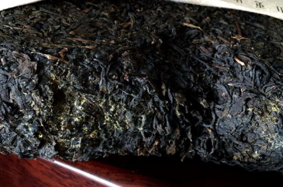 伏茶里的金花是黃曲霉素嗎，金花茯茶里的是什么菌